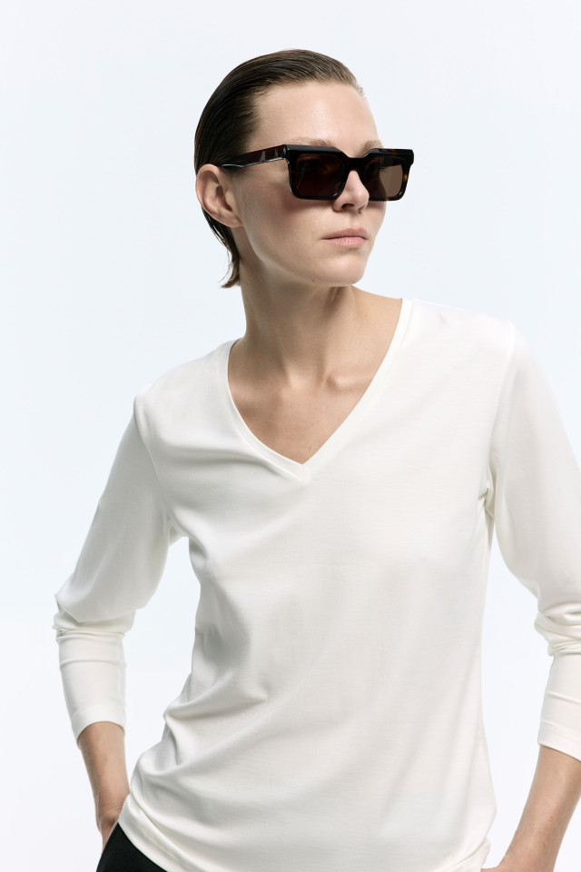 T-shirt à col en V et manches amples