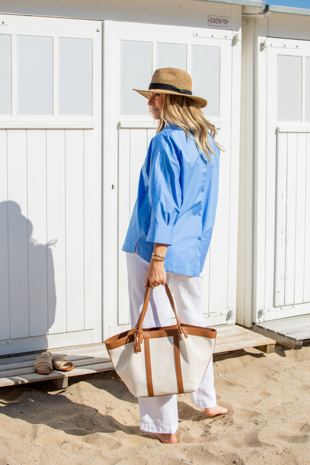 Lookbook: Blouse met knopen op rug + Linnen broek met rechte pijpen + Elegante tas met linnenstructuur