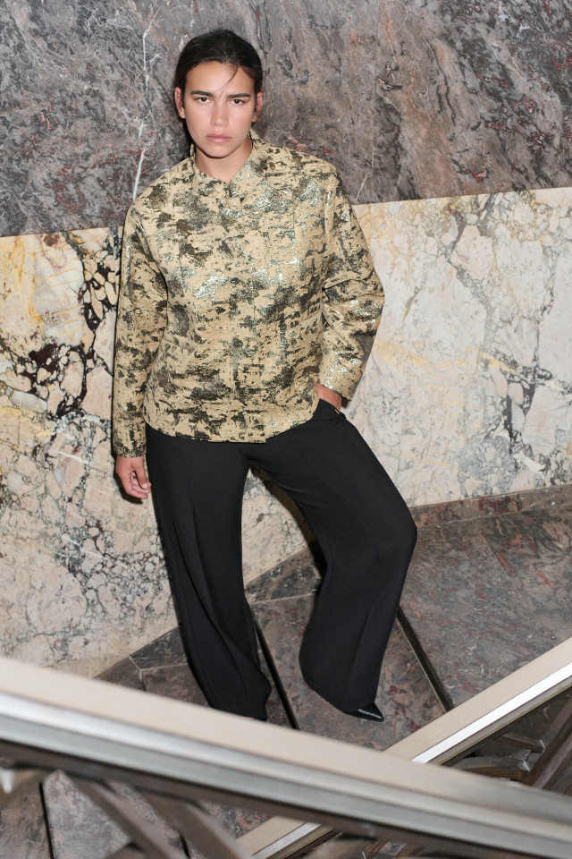 Lookbook: Bomberjacke mit Jacquardmuster + Elegante Hose 