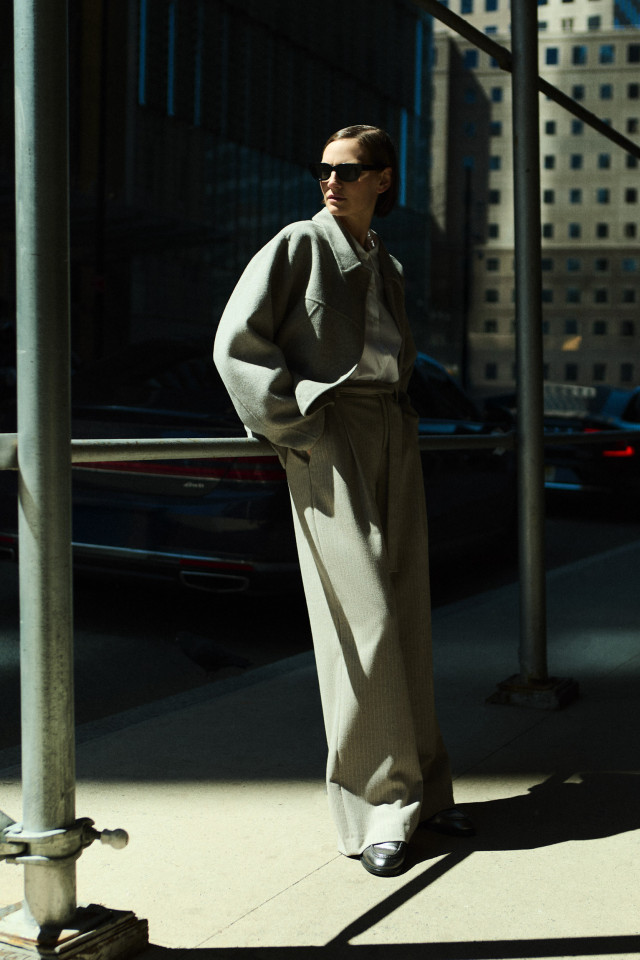 Lookbook: Zachte broek met wijde pijpen + Lange hemdblouse + Oversized jasje met hemdkraag