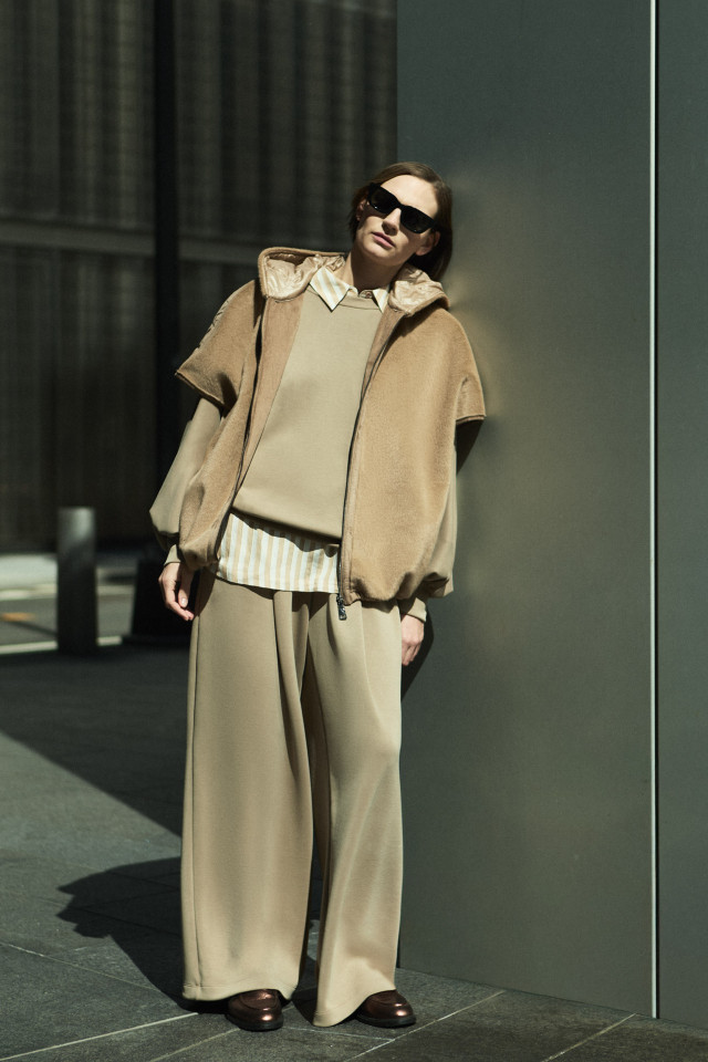 Lookbook: Oversized hemdblouse + Loungewear sweater + Loungewear broek + Mantel met korte mouwen  + Stijlvolle loafers