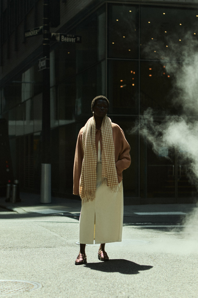 Lookbook: Sweater in merino wool with V-neck + Oversized jacket with shirt collar + Long denim skirt with slit  + Scarf with fringes