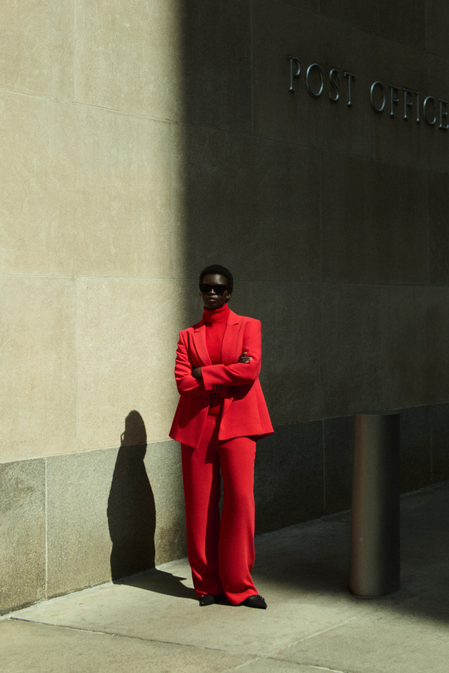 Lookbook: Trui in cashmere met rolkraag + Geklede broek met wijde pijpen + Slingback met kitten heel + Vrouwelijke blazer