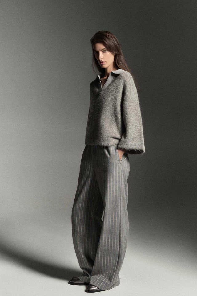 Lookbook: Polo in Milano brei + Stijlvolle loafers + Gestreepte broek met wijde pijpen