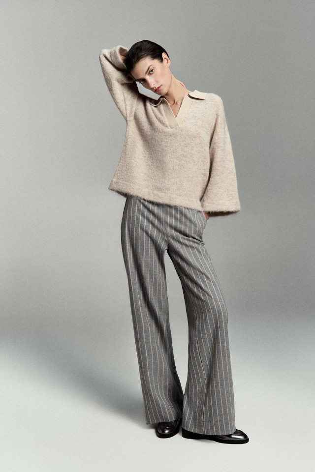 Lookbook: Polo in Milano brei + Stijlvolle loafers + Gestreepte broek met wijde pijpen