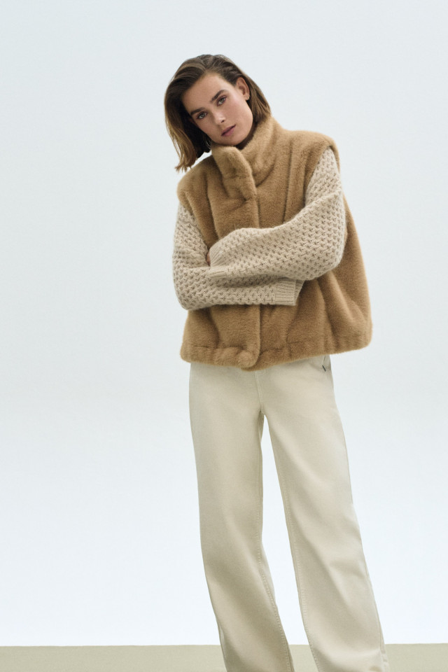 Lookbook: Knitted pullover with round neck  + Casual jeans  + Body warmer bomber jacket 