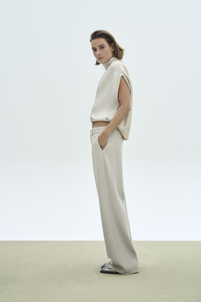 Lookbook: Geklede broek met wijde pijpen + Gilet met glanzende coating  + Stijlvolle loafers