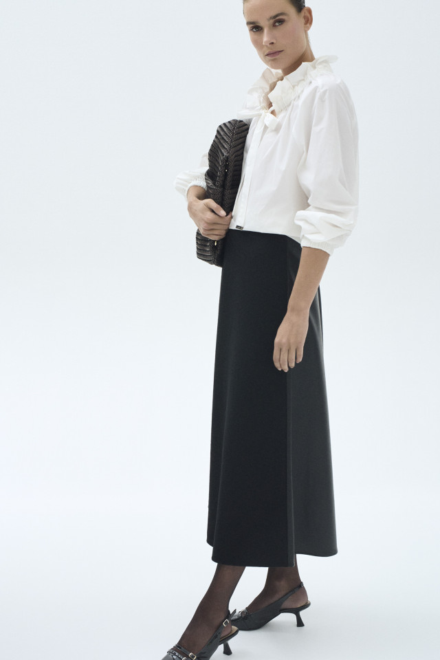 Lookbook: Chemisier avec ruban  + Pochette tissée + Slingbacks avec talon aiguille bas + Jupe en ligne A en 2 matières