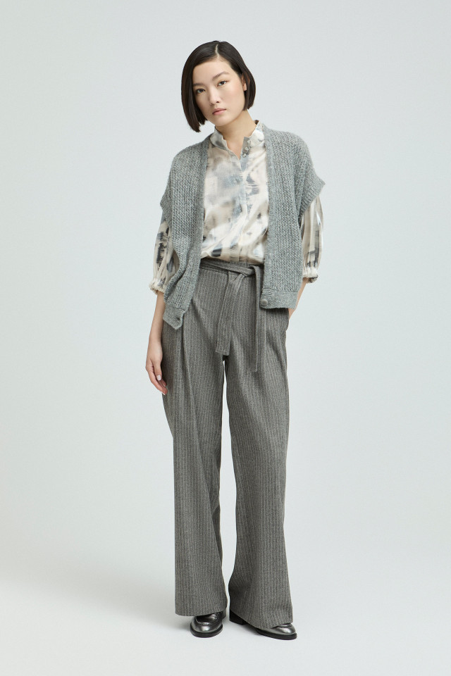 Lookbook: Zachte broek met wijde pijpen + Gilet met korte mouwen  + Stijlvolle loafers