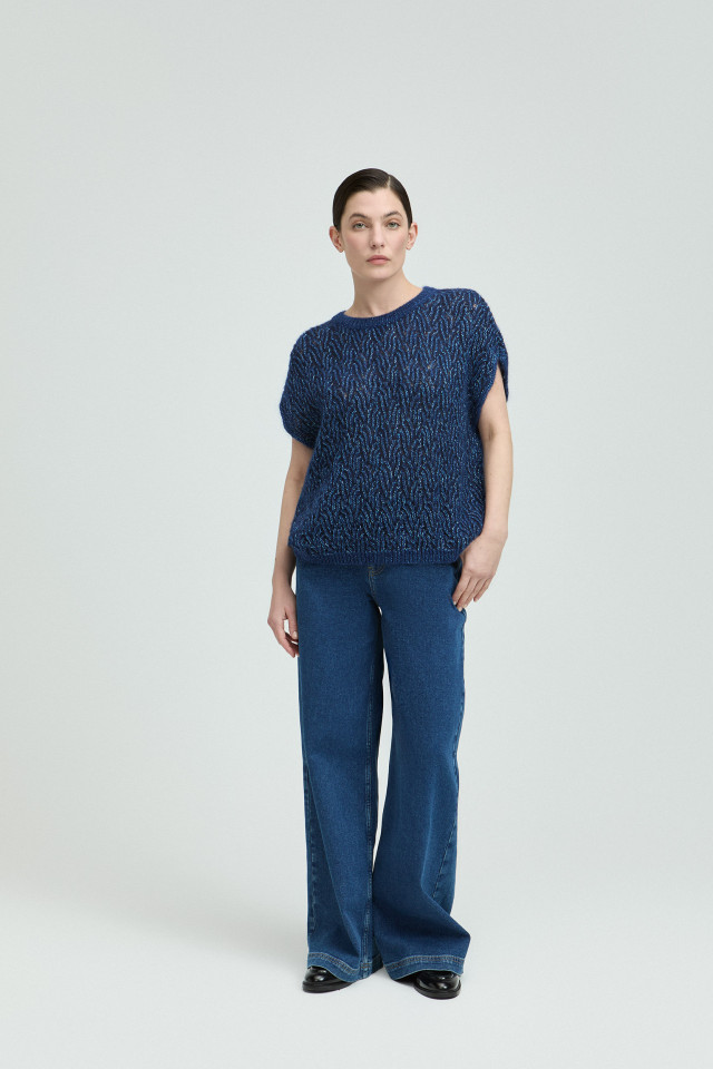 Lookbook: Debardeur met alpacawol  + Jeansbroek met wijde pijpen + Stijlvolle loafers