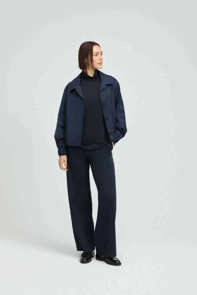 Lookbook: Pin stripe broek  + Bomber blouse  + Lurex t-shirt met col  + Stijlvolle loafers