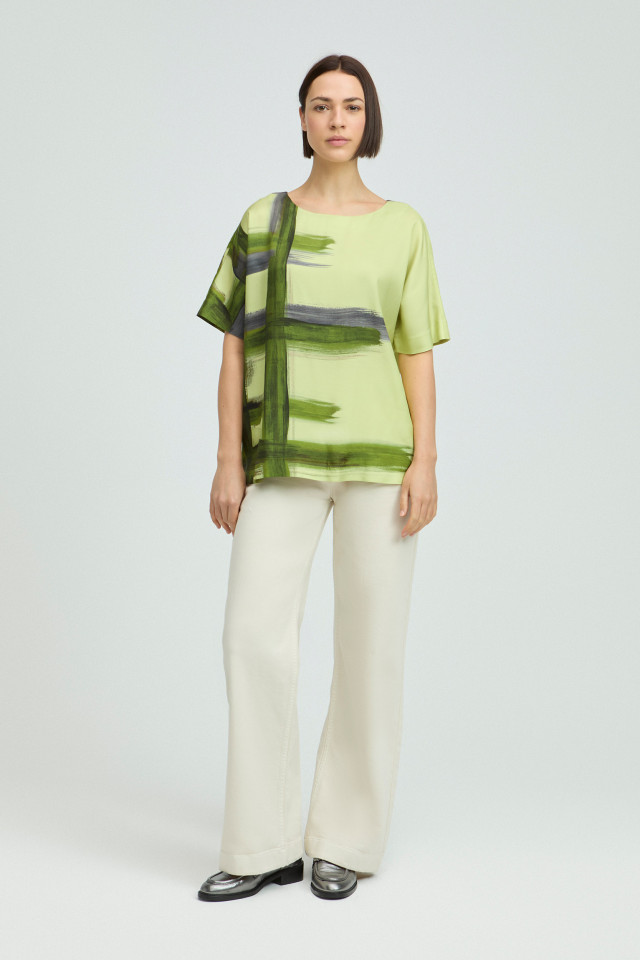 Lookbook: Casual jeansbroek  + Stijlvolle loafers + Blouse met asymmetrische print
