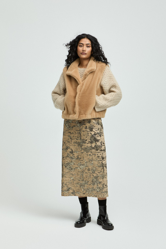 Lookbook: Pencil skirt with jacquard pattern + Knitted pullover with round neck  + Stylish Chelsea boots  + Body warmer bomber jacket 