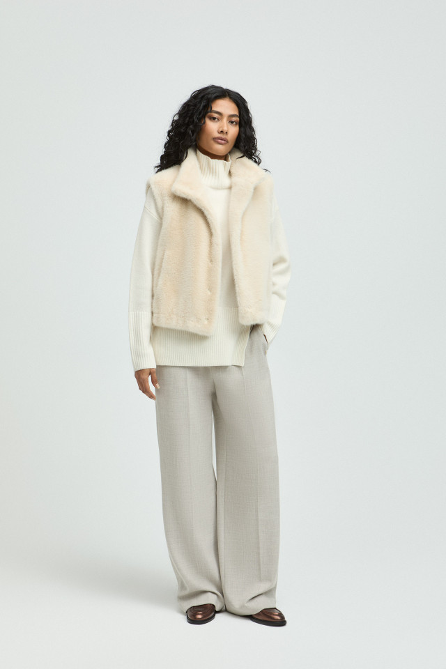 Lookbook: Tailored wide-leg trousers + Oversized pullover  + Body warmer bomber jacket 