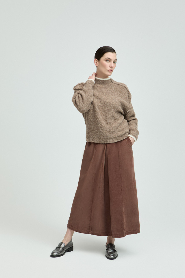 Lookbook: Warm pullover with visible seams + Scarf with contrasting trim + Corduroy skirt