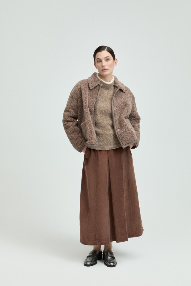 Lookbook: Warm pullover with visible seams + Corduroy skirt