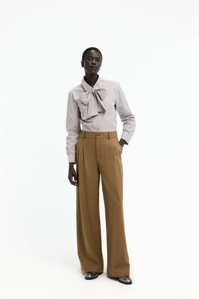 Lookbook: Striped blouse with detachable bow ribbon + Stylish loafers + Wide-leg pleated trousers