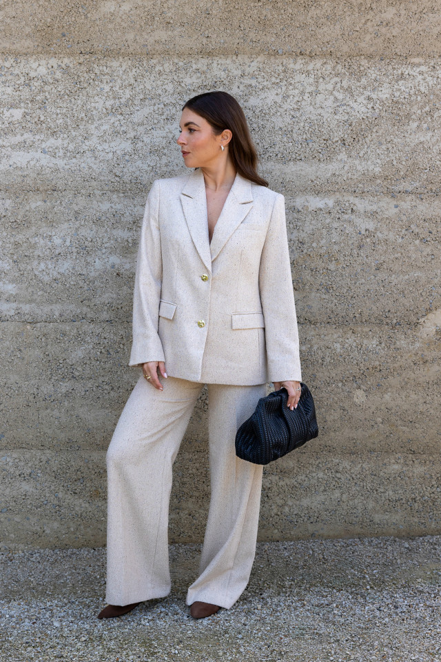 Lookbook: Pantalon habillé en tissu bouclette + Blazer habillé en tissu bouclette + Pochette tissée + Slingbacks élégantes 