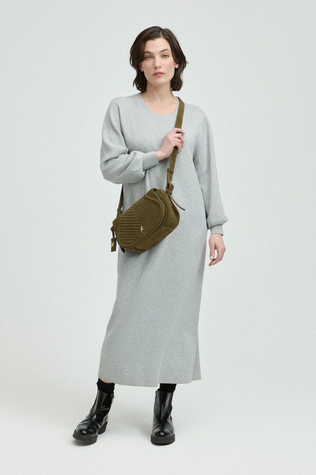 Lookbook: Jurk in milano brei + Stijlvolle chelsea boots  + Suède schoudertas + Lurex sokjes