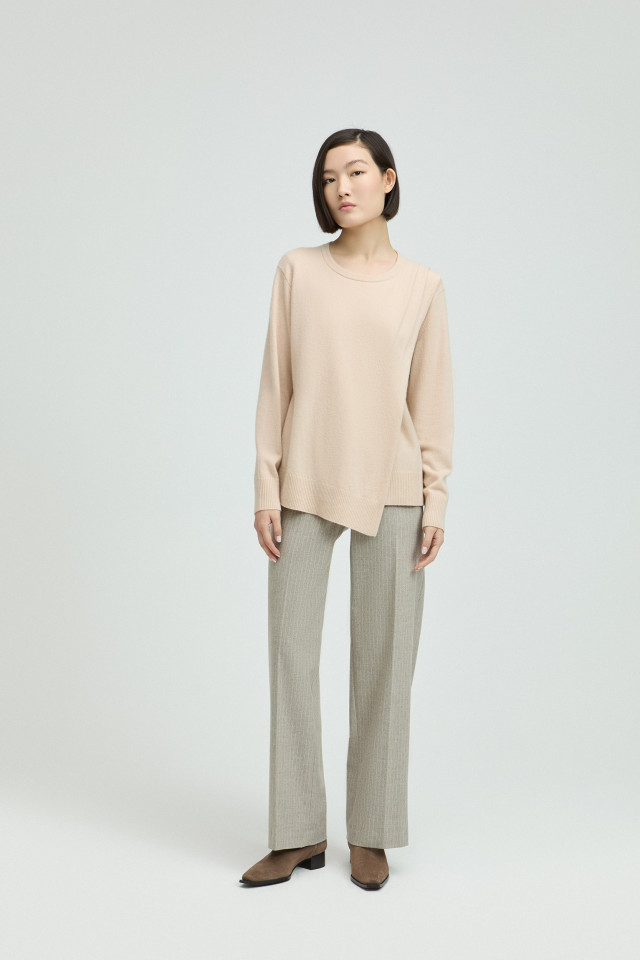 Lookbook: Pull en laine avec revers + Pantalon habillé avec motif en trait de craie + Bottines en daim