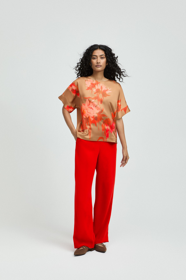 Lookbook: Blouse met aquarel print + Geklede broek met wijde pijpen + Elegante slingback 