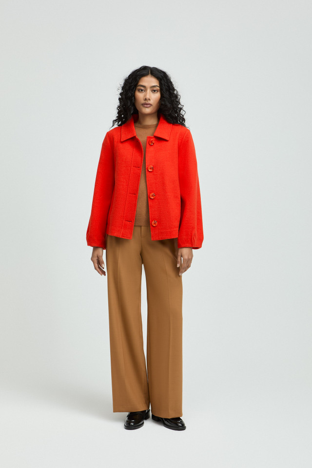 Lookbook: Geklede broek met rechte pijpen + Wollen trui met split aan mouwen + Kort jasje met knopen