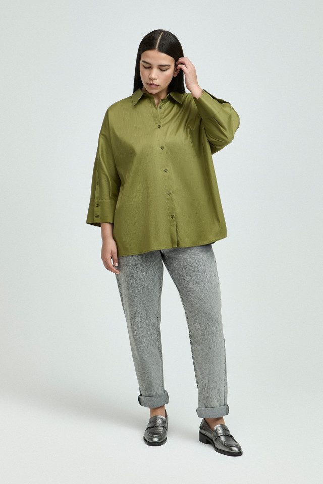 Lookbook: Stijlvolle handtas + Stijlvolle loafers + Jeans met studs + Lange hemdblouse