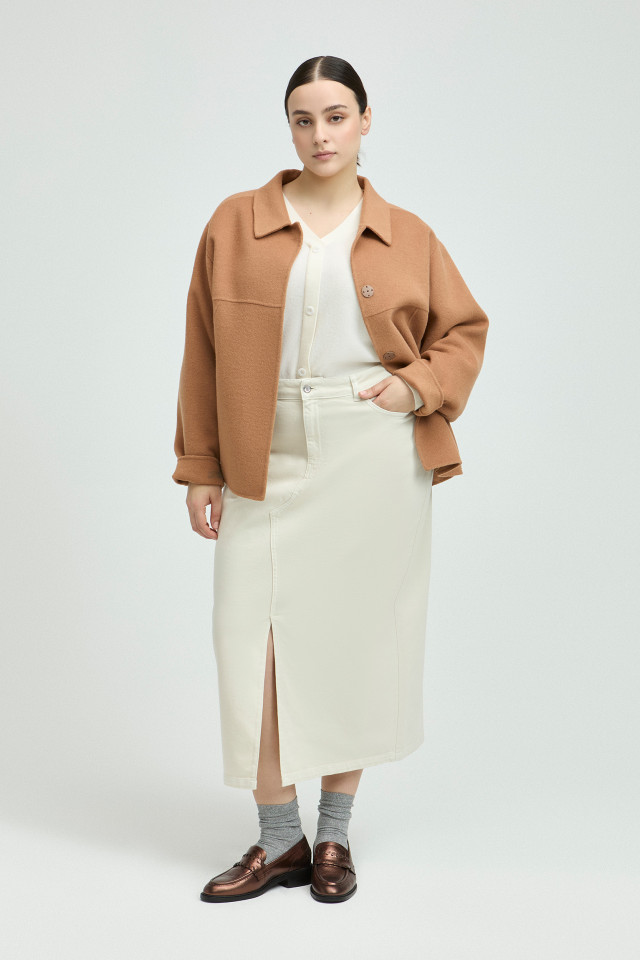 Lookbook: Sweater in merino wool with V-neck + Oversized jacket with shirt collar + Long denim skirt with slit 