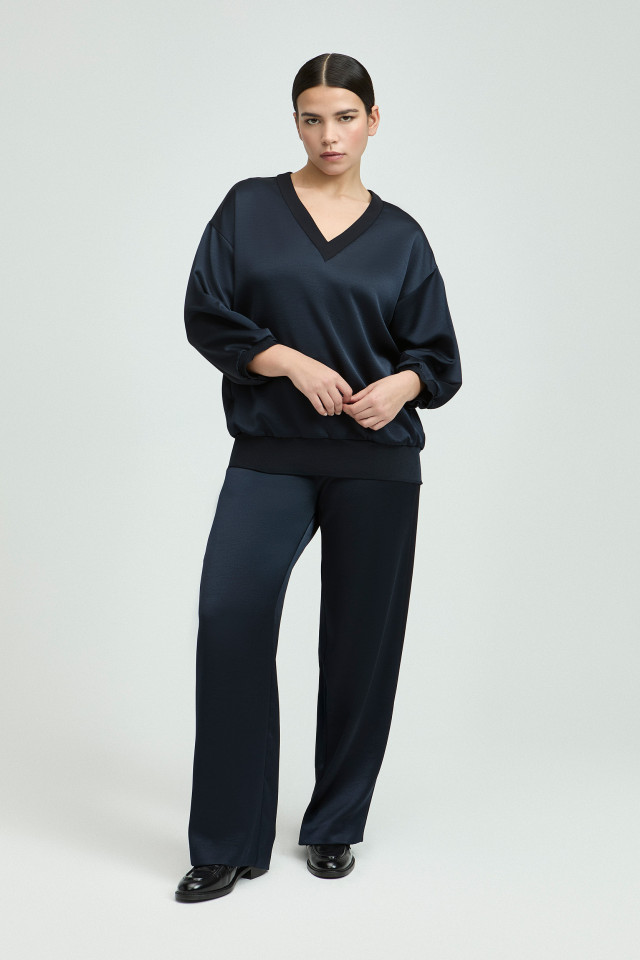 Lookbook: Stijlvolle loafers + Shiny broek  + Blouse met lange mouwen