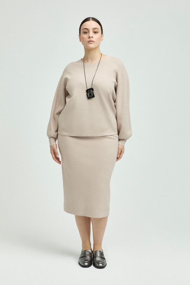Lookbook: Sweater in milano brei + Kokerrok in milano brei met split + Stijlvolle loafers + Lange halsketting met opvallende hanger