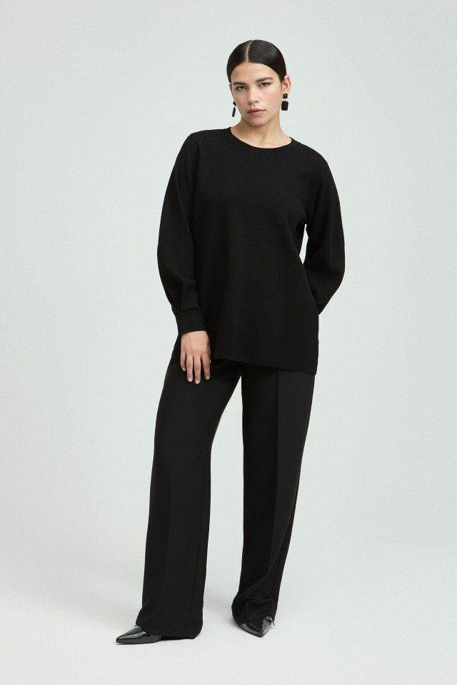 Lookbook: Langärmeliger Pullover + Elegante Hose mit weit geschnittenem Bein + Slingbackschuhe mit Kitten-Heel-Absatz + Ohrringe mit rechteckigem Anhänger