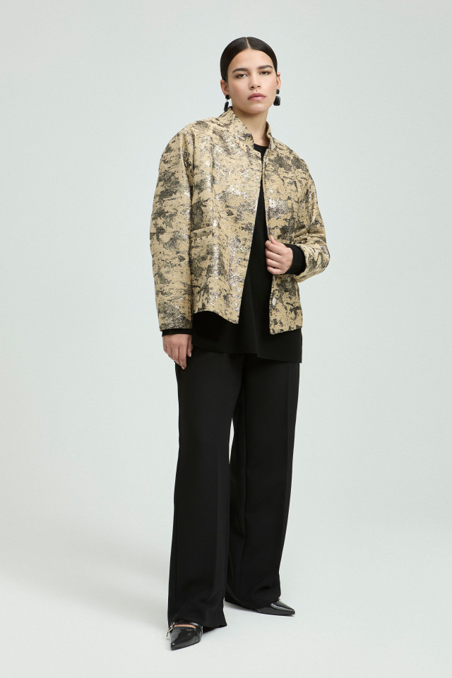 Lookbook: Bomber jacket in jacquard pattern + Tunic jumper with long sleeves + Smart wide-leg trousers + Slingbacks with kitten heel + Earrings with square pendant