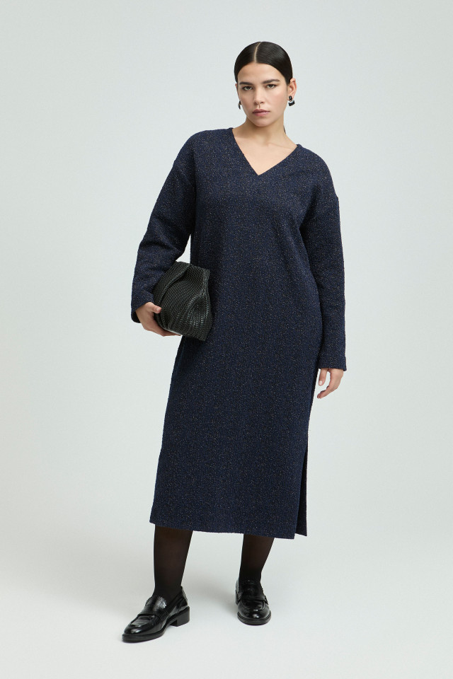 Lookbook: Feestelijke jurk met lange mouwen + Gewoven clutch + Stijlvolle loafers + Stijlvolle oorbellen met hanger