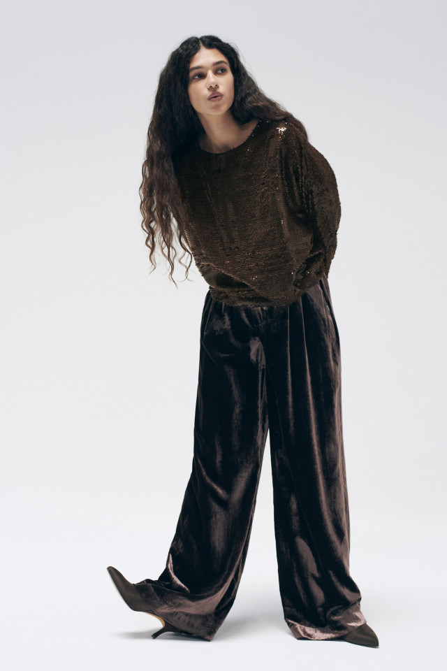 Lookbook: Blouse met pailletten + Velours bandplooibroek + Suède enkellaars