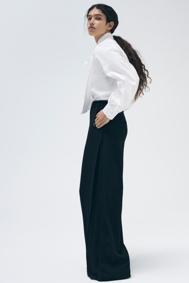 Lookbook: Blouse met strik + Broek met wijde pijpen + Lederen slingback