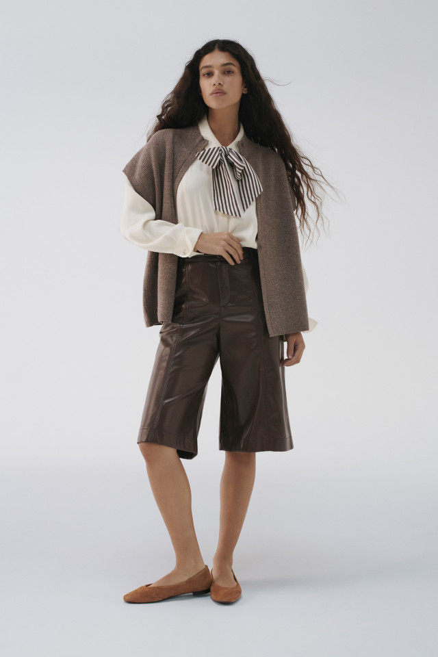 Lookbook: Blouse with striped tie + Merino wool waistcoat + Faux leather Bermuda shorts + Suede ballet flats