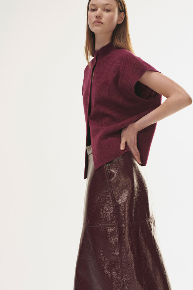 Lookbook: Rok met laklederen look + Gilet van merinowol