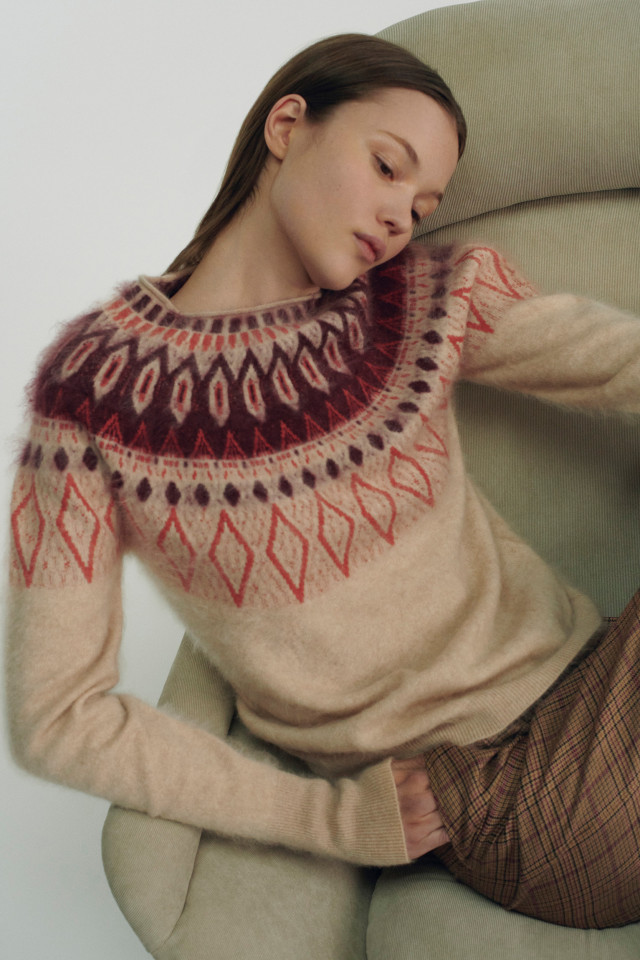 Lookbook: Trui van wol en cashmere + Geruite broek met wijde pijpen