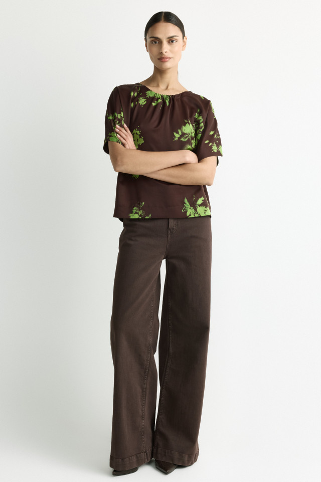 Lookbook: Satijnen blouse met fronsje + Jeans met wijde pijpen + Lederen slingback