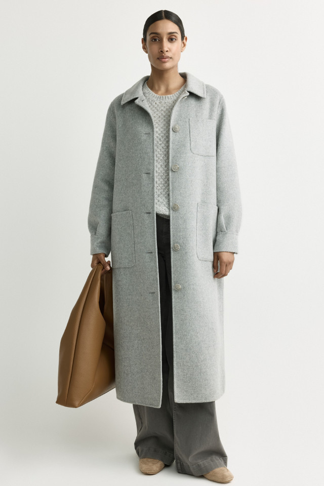 Lookbook: Trui met fantasiesteek + Sjaal met fantasiesteek + Jeans met wijde pijpen + Lange mantel met wol + Volumineuze schoudertas