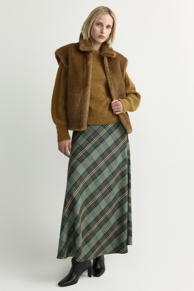 Lookbook: Karierter Rock aus Flanell + Pullover mit Alpaka-Anteil + Wendejacke mit Kunstfell + Lederstiefeletten