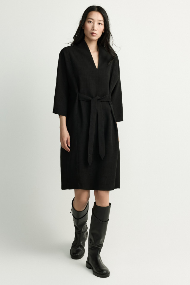 Lookbook: Robe en crêpe à nouer + Bottes hautes