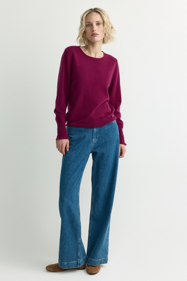 Lookbook: Cashmere jumper with bead stitch + Straight-leg jeans + Leather deck shoes