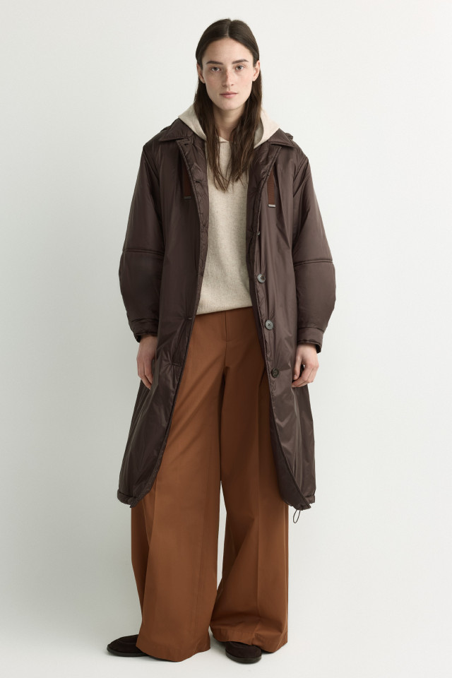 Lookbook: Kapuze aus Merinowolle + Langer Parka + Hose mit hoher Taille + Wildleder-Loafer