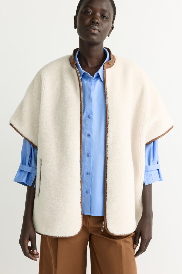 Cape in teddy fabric