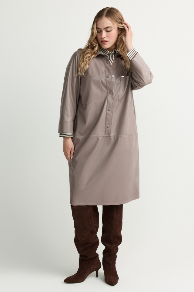 Lookbook: Blouse rayée + Robe en faux cuir