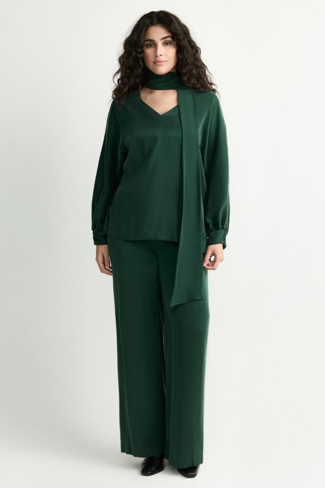 Lookbook: Blouse in gewassen zijde  + Broek met wijde pijpen + Lederen enkellaars