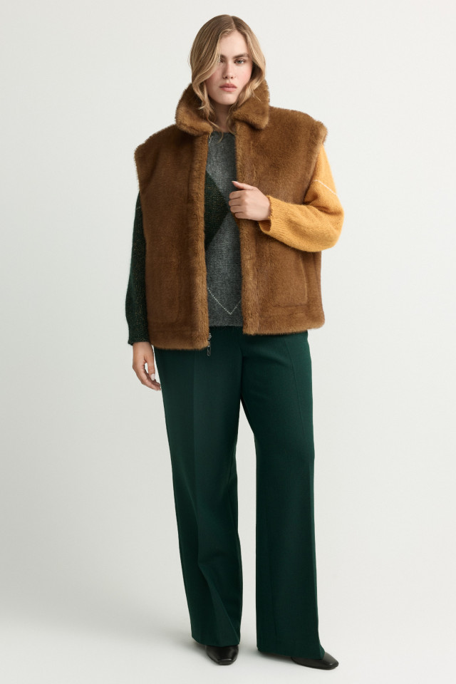 Lookbook: Trui met ruitenprint + Omkeerbaar jasje met faux fur + Lederen enkellaars + Geklede broek met wijde pijpen