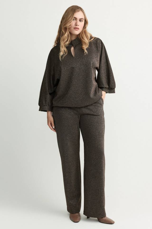 Lookbook: Bluse mit Lurex + Lederstiefeletten + Hose mit Lurex