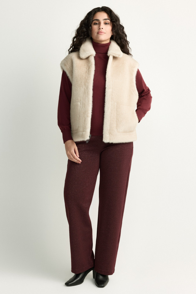 Lookbook: Rollkragenpullover aus Merinowolle + Wendejacke mit Kunstfell + Lederstiefeletten + Hose mit Lurex